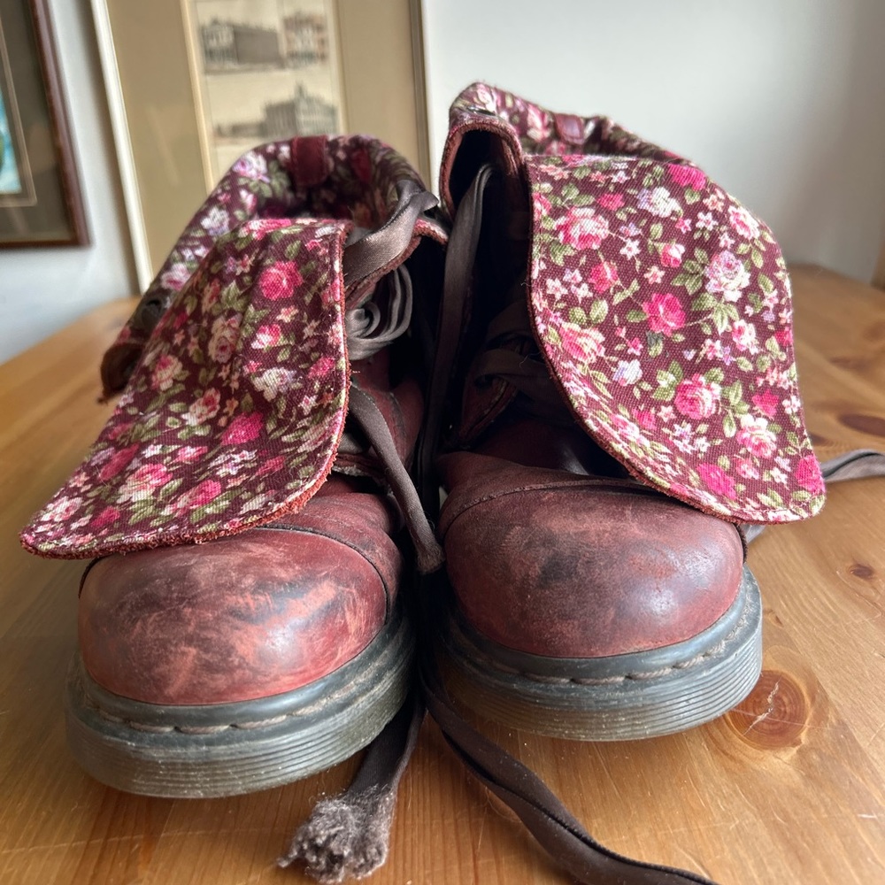 Dr. Martens Triumph Aimilita 1914 Boot Cherry floral- size 10